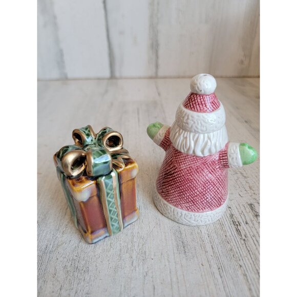 Santa‎ Claus present salt pepper shaker ceramic vintage xmas set - Picture 3 of 5